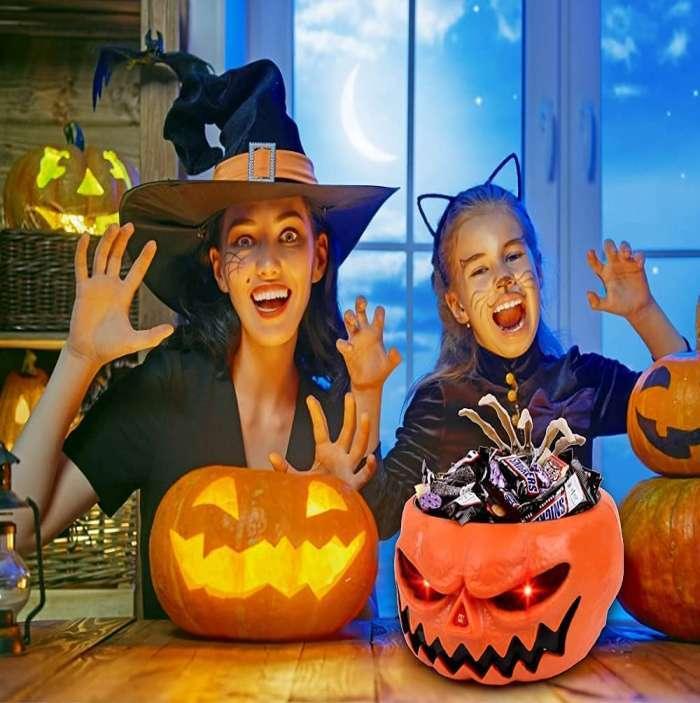 Animated Halloween Candy Bowl with scary hand - Halloween toys - MAGICO